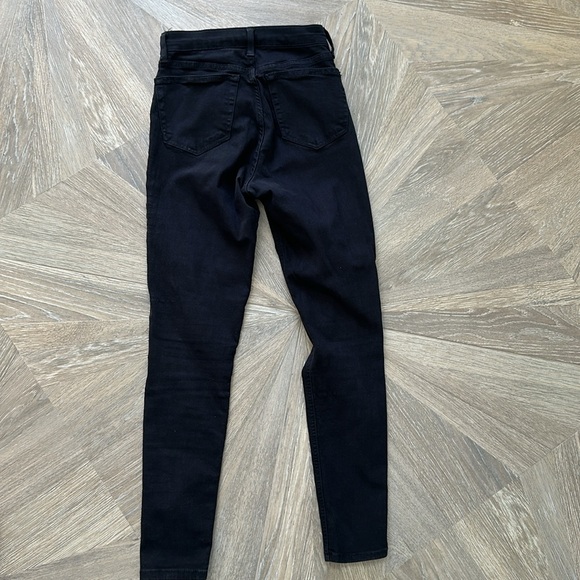 Top shop skinny jeans with rip where knees are. Size waist 26/ length 30. - Picture 3 of 3